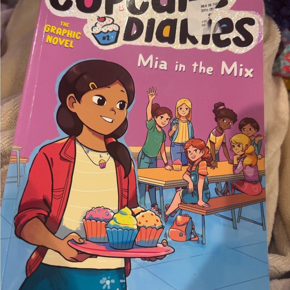 Cupcake Diaries: Mia in the Mix Graphic Novel